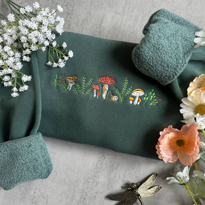 Felpa ricamata con piante da esterno a forma di fungo per la vendita all'ingrosso da parte di Plantiful Design Co
