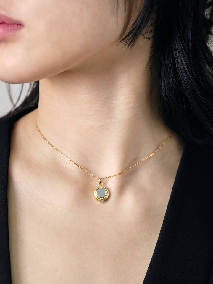 Collier Pendentif Mini Miroir Métal Mélangé Ainsley Or pour la vente par Ounce