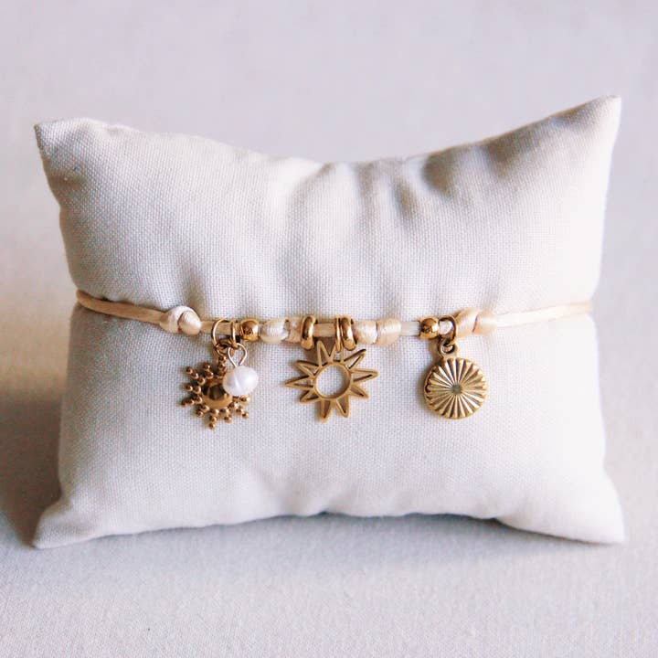 Bazou - Wholesale Charm/Dangle Bracelet - Satin charm bracelet with sun and mini pearl - sand