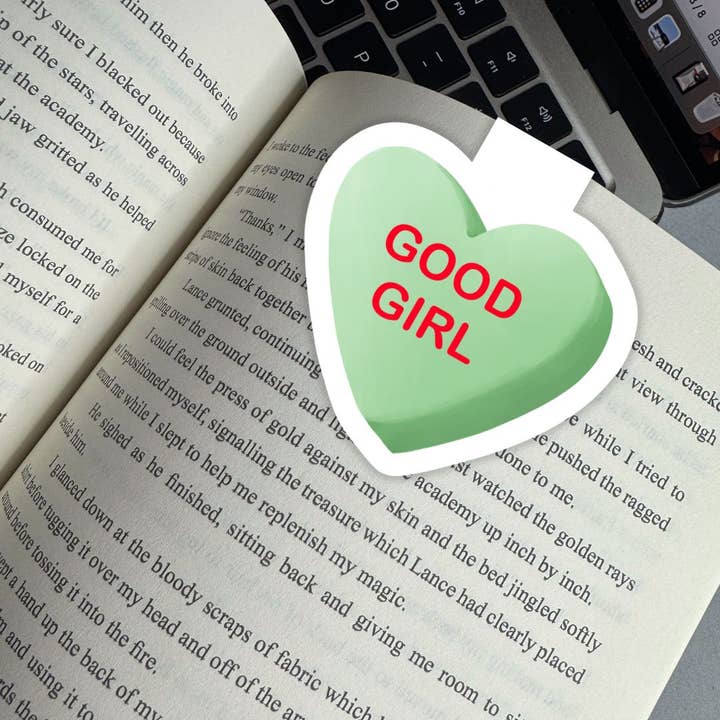 Bonbon Cœur de Lectrice Bonne Fille Marque-page Magnétique pour la vente par Serafine Art and Design