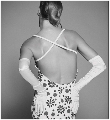 AMATO NEWYORK                          Carolina Amato – Großhandel Handschuhe – Damen – (130) Formeller Seidenhandschuh in Opernlänge mit 3 BTN Mousquetaire 2