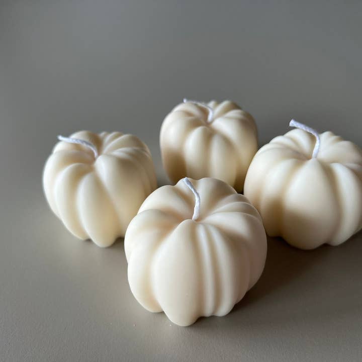 Kaze Creation Studio - Wholesale Novelty candle - Pumpkin Soy Candle1