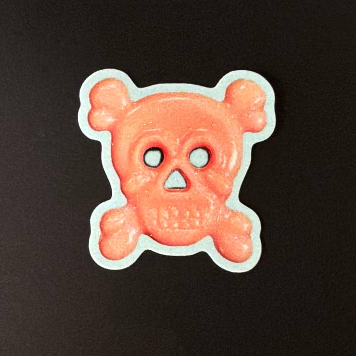 Autocollant pailleté tête de mort et os croisés rose pour la vente par Aimee Miller Art