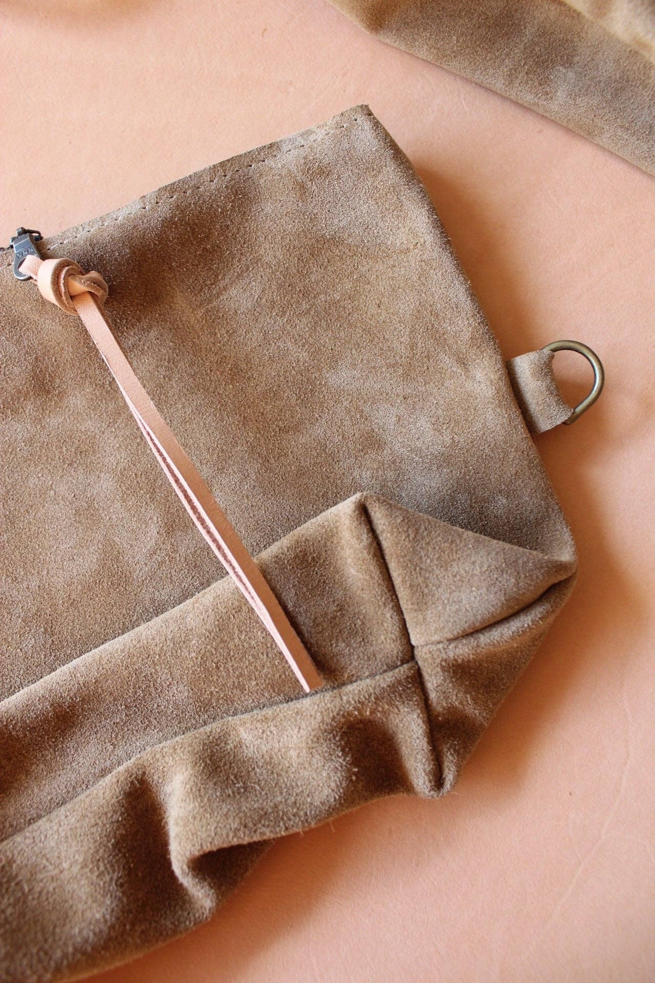 Olive n' Suede - Wholesale Crossbody Bag - Women's - Square Side Bag9