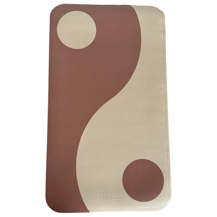 Holliday and Home ~ 100 % CUIR VEGAN - MATELAS À LANGER POUR BÉBÉ - YIN YANG/TERRACOTTA pour la vente par Holliday and Home