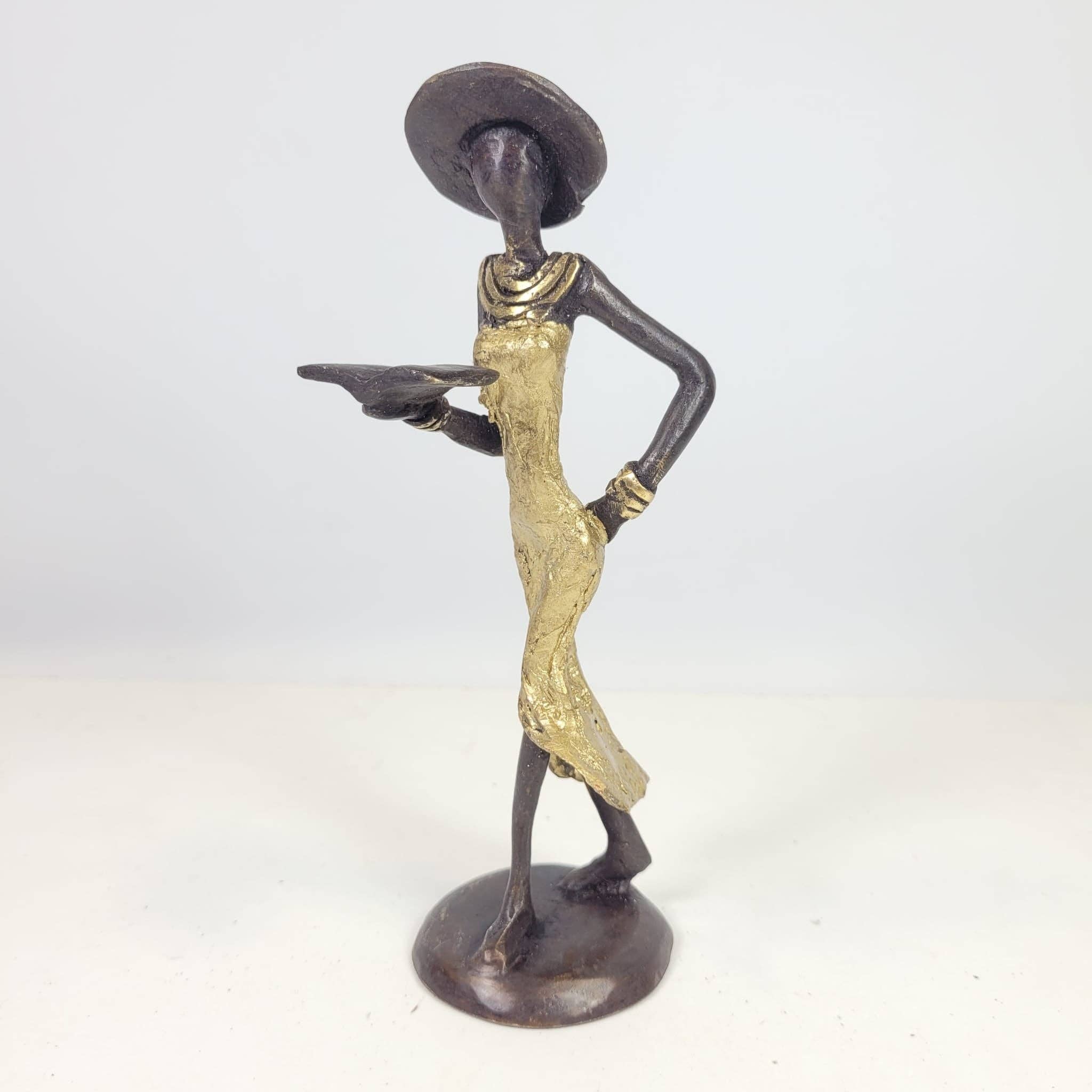 Moogoo Creative Africa - Wholesale Sculpture - Bronze sculpture “Femme avec livre et chapeau” by Soré | vers11
