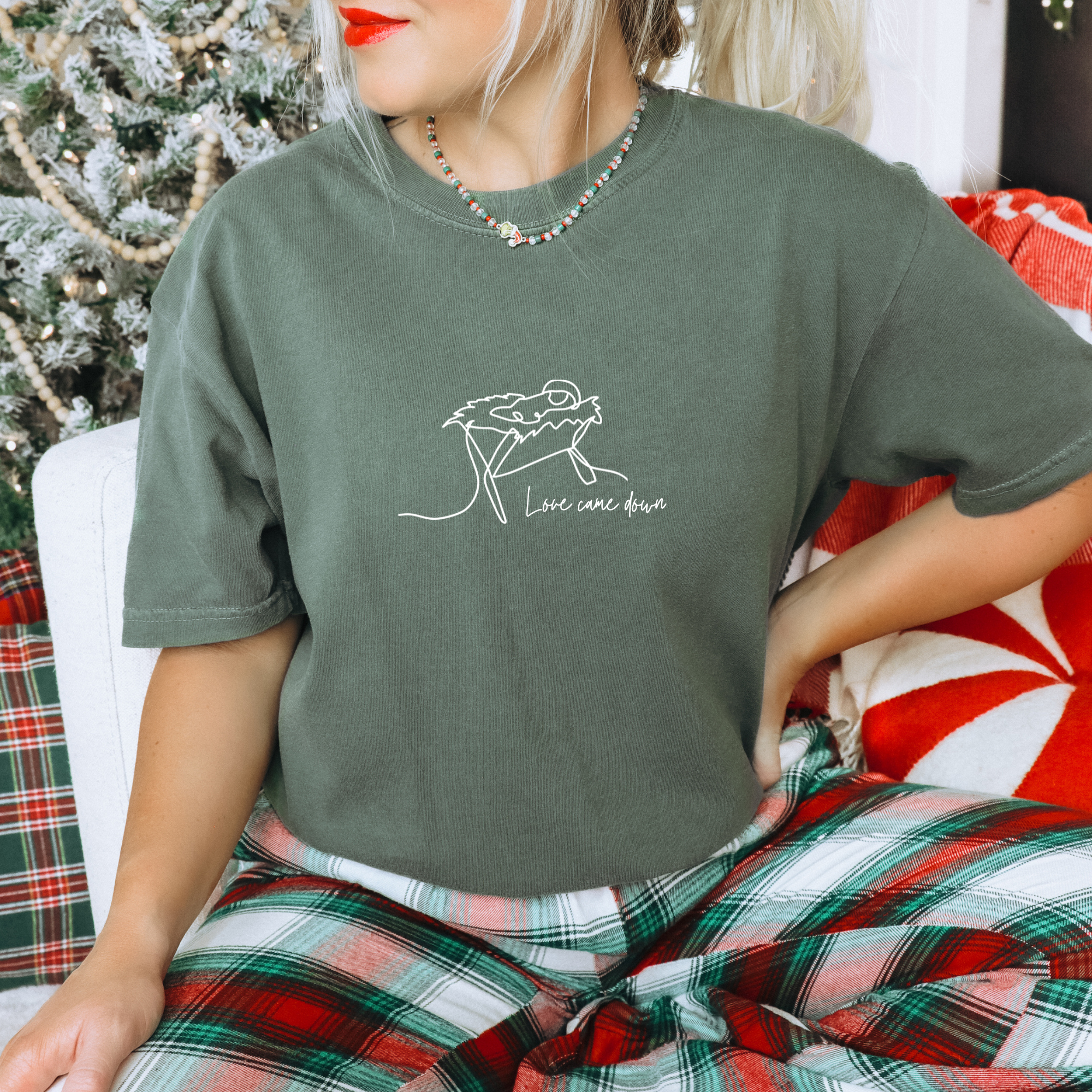 Faith & Life Christian Brands - Wholesale Screen Printed T-Shirt - Women's - Love Came Down Christmas Christian Cute Graphic T-Shirt1