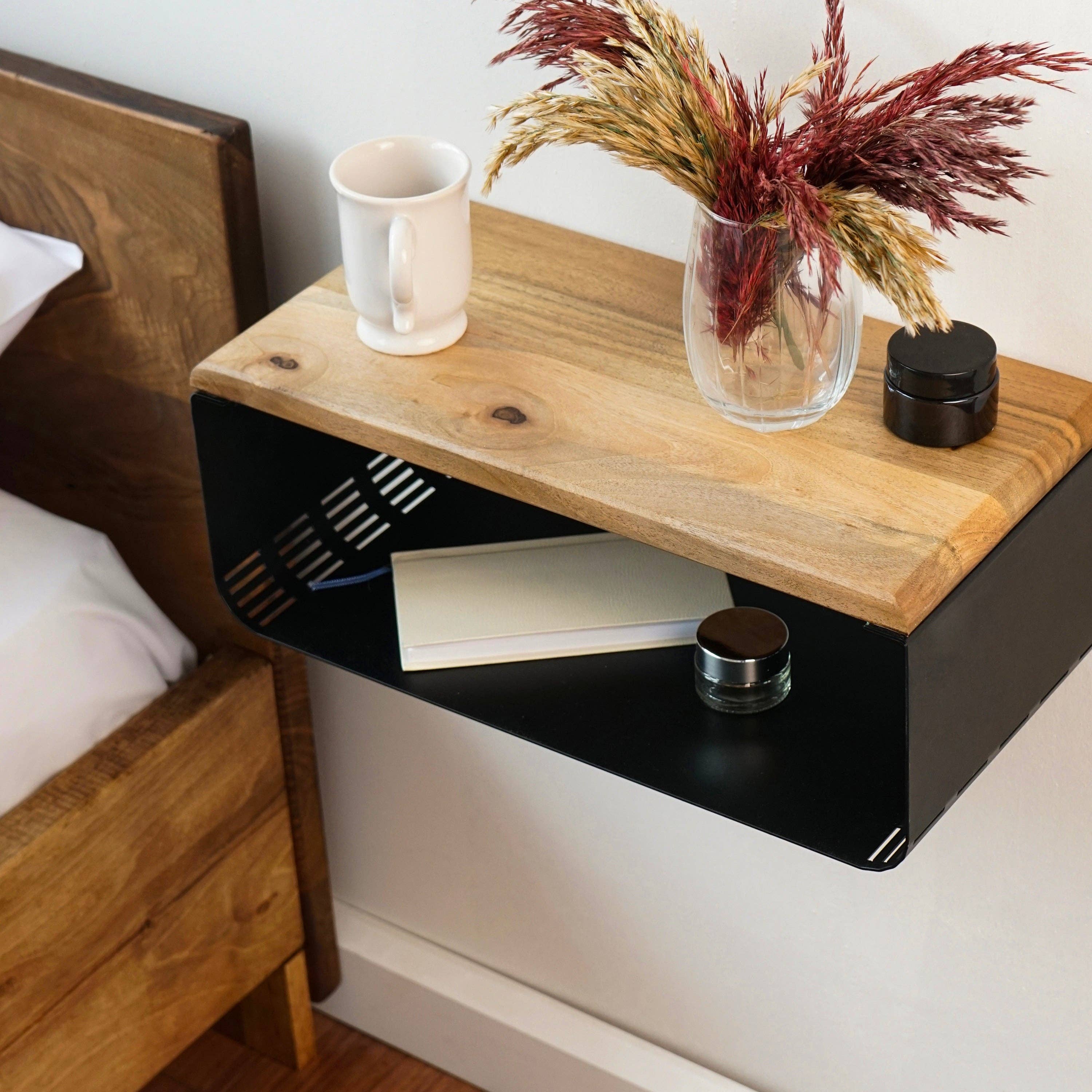 Ultimate Premium Products - Vente Meuble de chambre - Table de chevet flottante noire avec dessus en épicéa et base en métal1