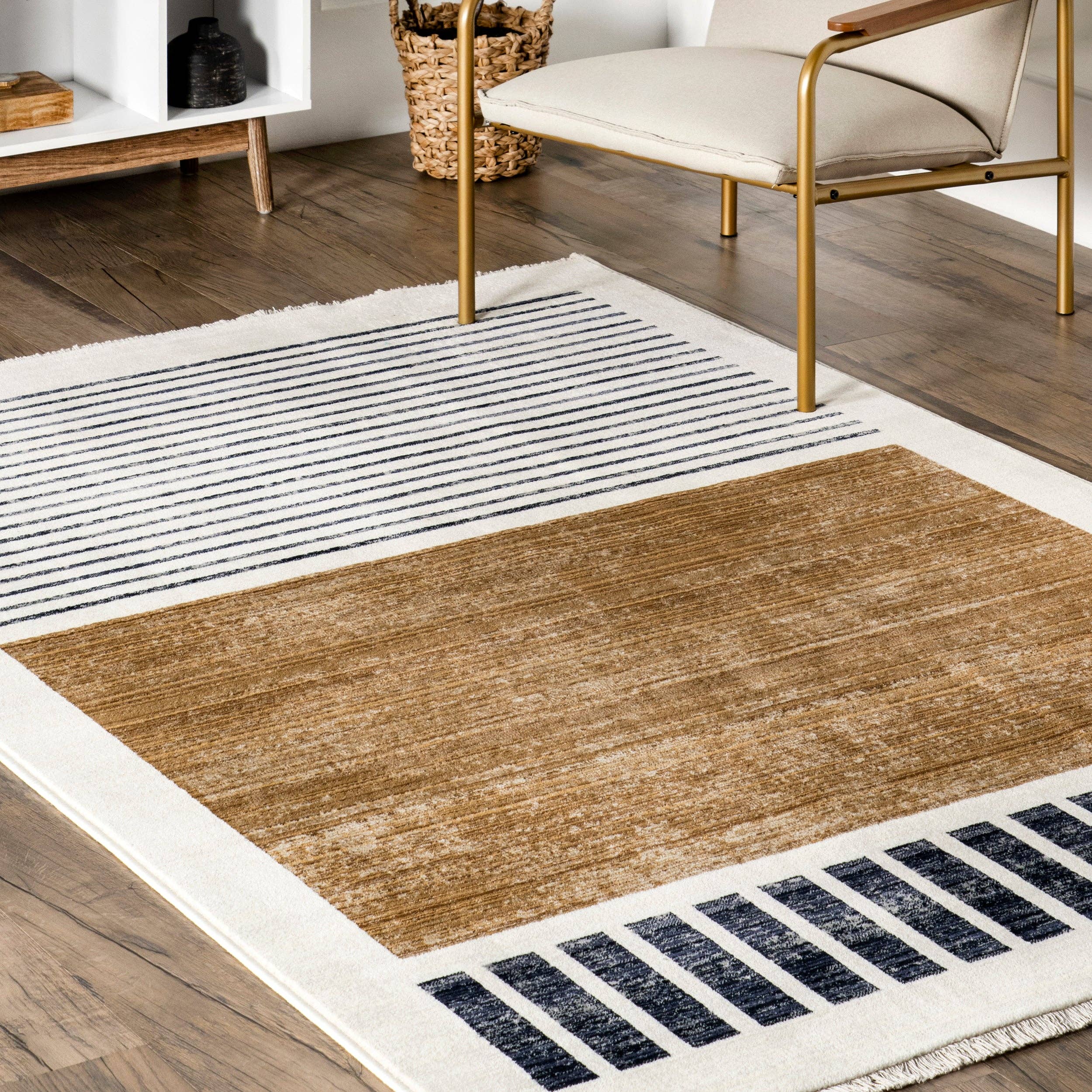 Beige Tapis moderne à franges à rayures Keeva en vente sur Faire7