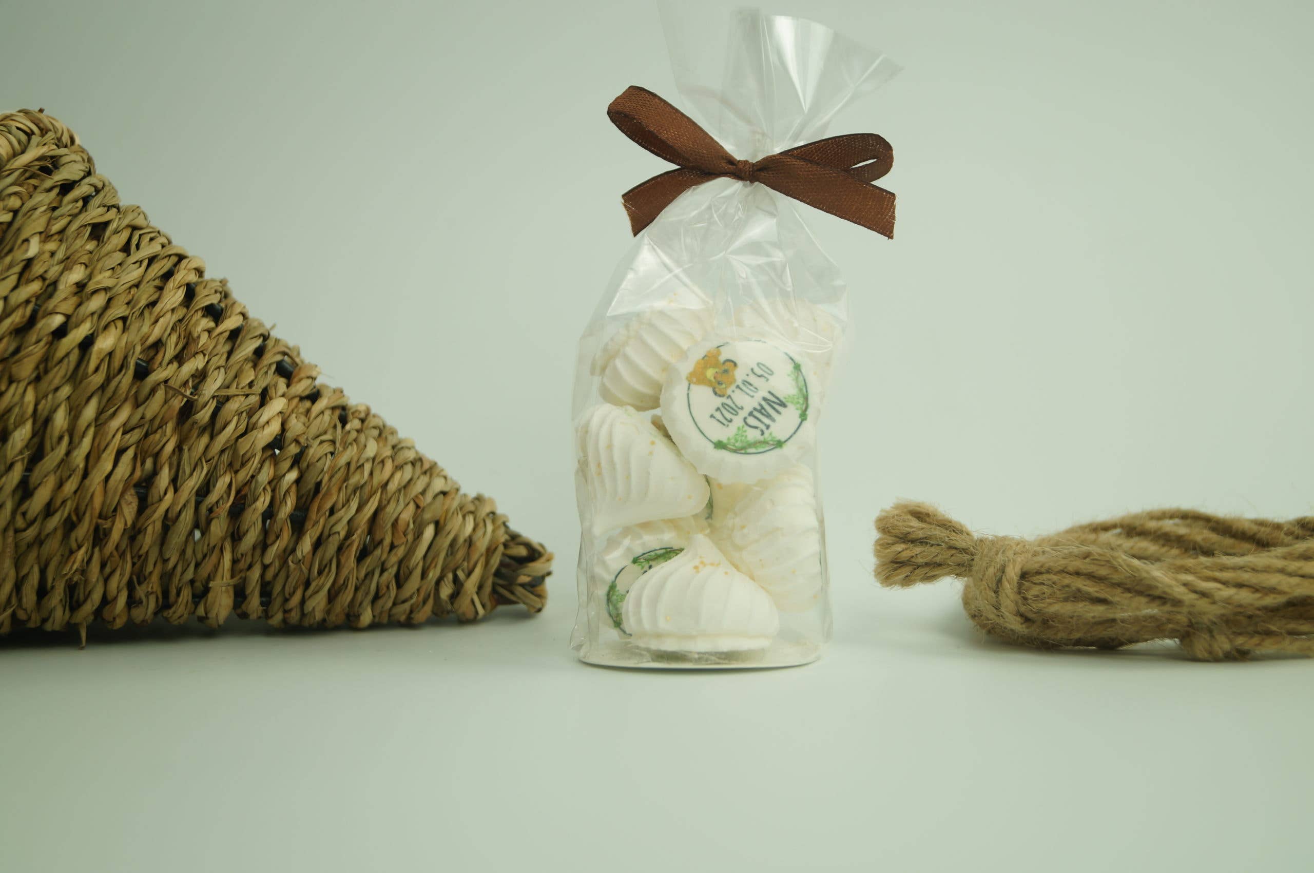 Ma Meringue - Wholesale Cookie - Pack of 8 meringues1