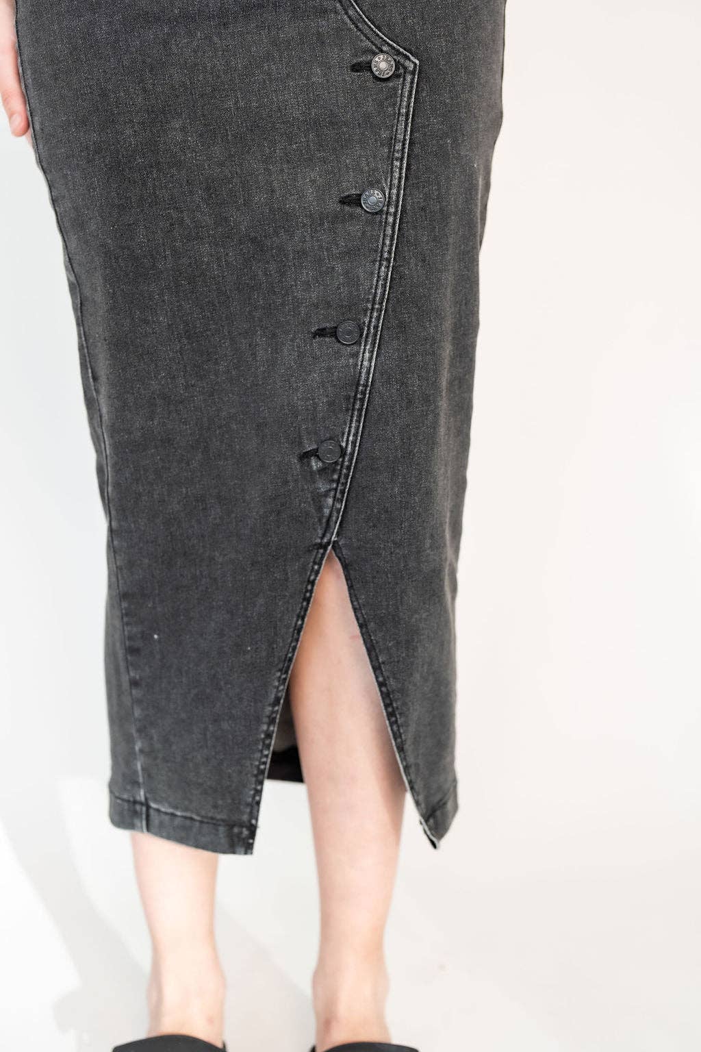 Recollection Brand - Wholesale Dress - Women's - Button Front Stretch Denim Midi Skirt5