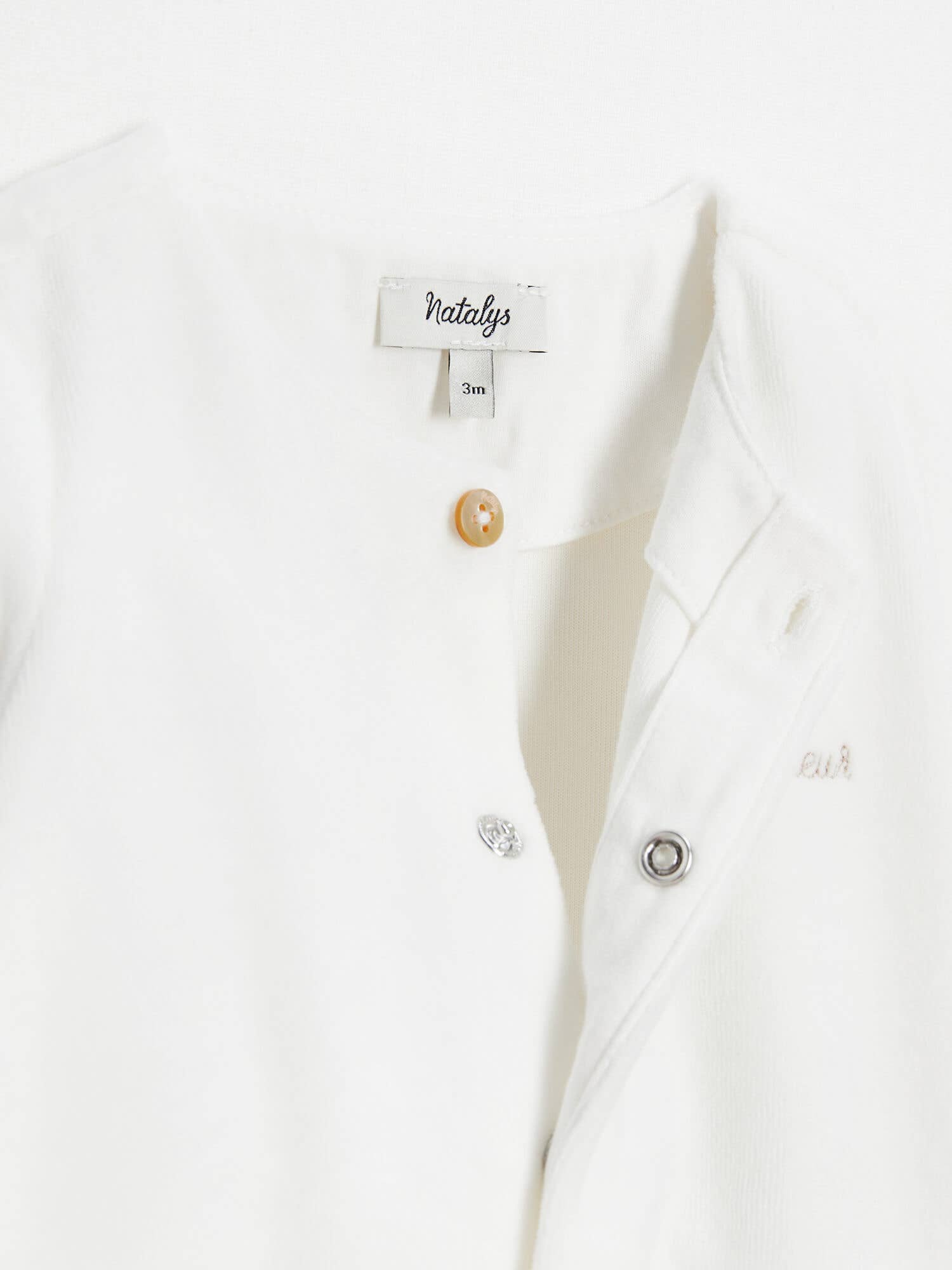 Ecru IAMOUR 23 Pima-Baumwoll-Schlafanzug mit ‚bohneur‘ Stickerei für Babys für den Großhandel auf Faire3