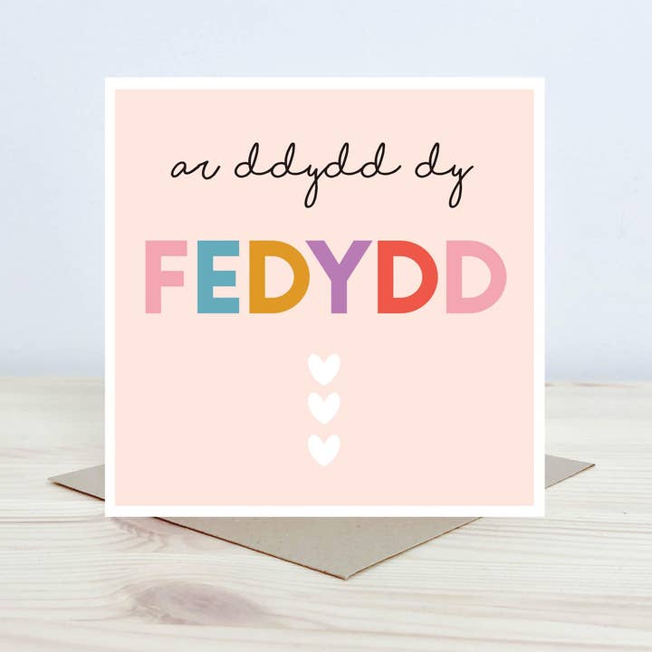 Cartão de batismo galês 'Ar ddydd dy Fedydd' rosa - Nansi Nudd por atacado de Draenog