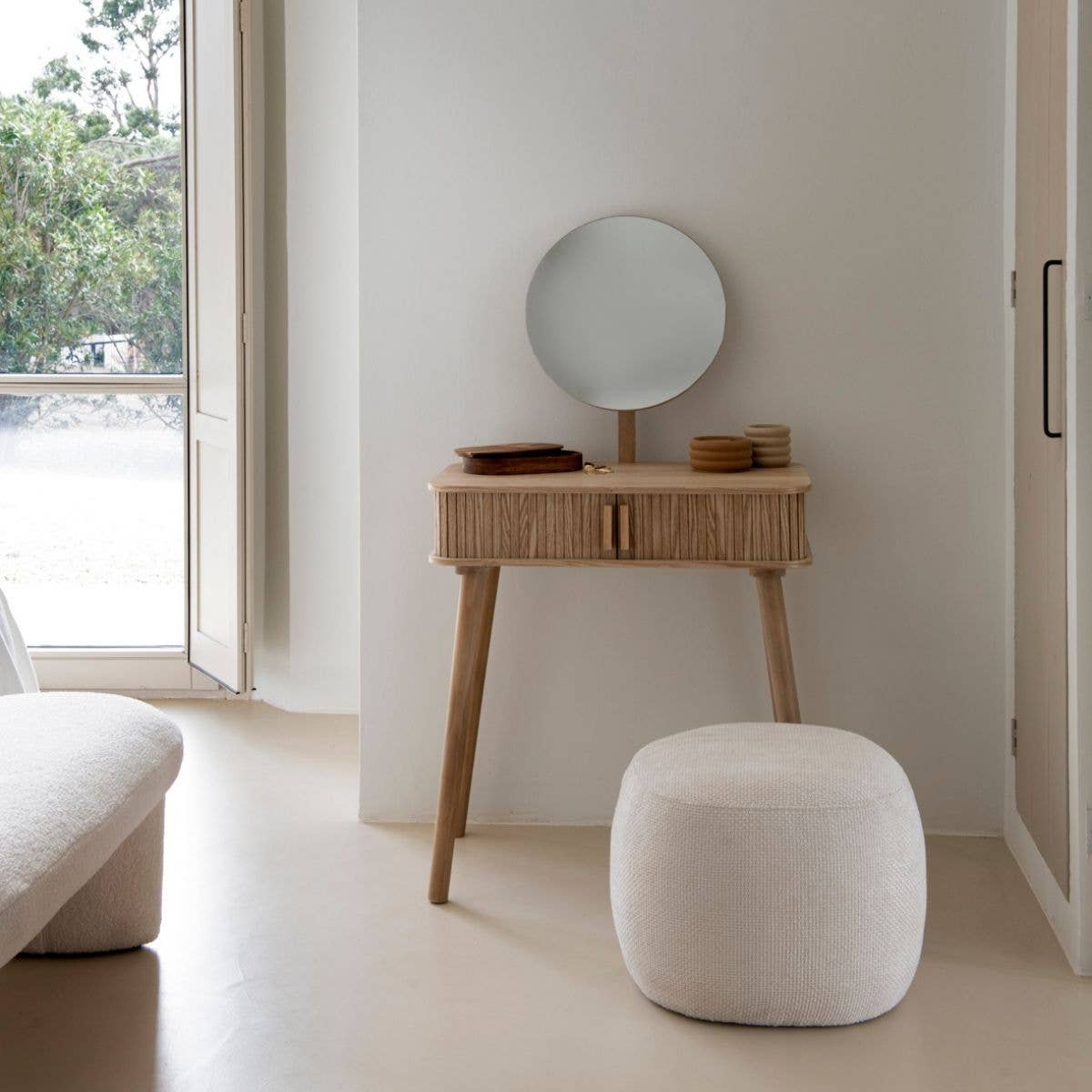 Andrea House - Wholesale Chair - Round white upholstered pouf1