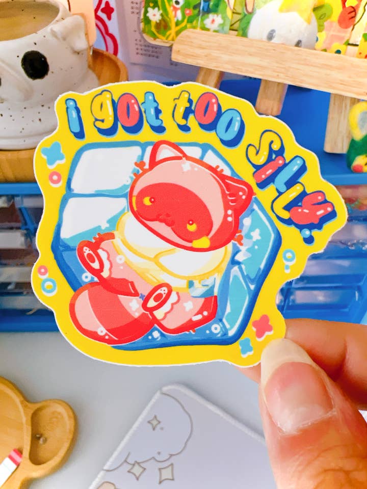 J'ai obtenu un autocollant en vinyle mignon de raton laveur Kawaii trop idiot. pour la vente par PeachyxNoodle