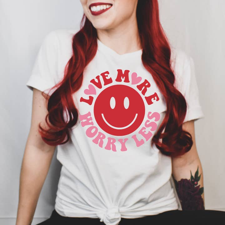 Love More Worry Less Valentine Sights T-shirt met inkt voor wholesale door Sights Ink