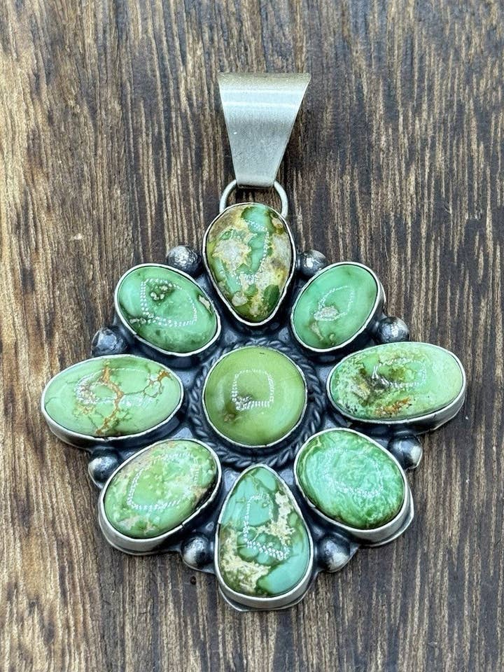 Navajo handgjord hängsmycke i sterlingsilver med Sonoran Gold turkoskluster för wholesale av Native City Jewelry