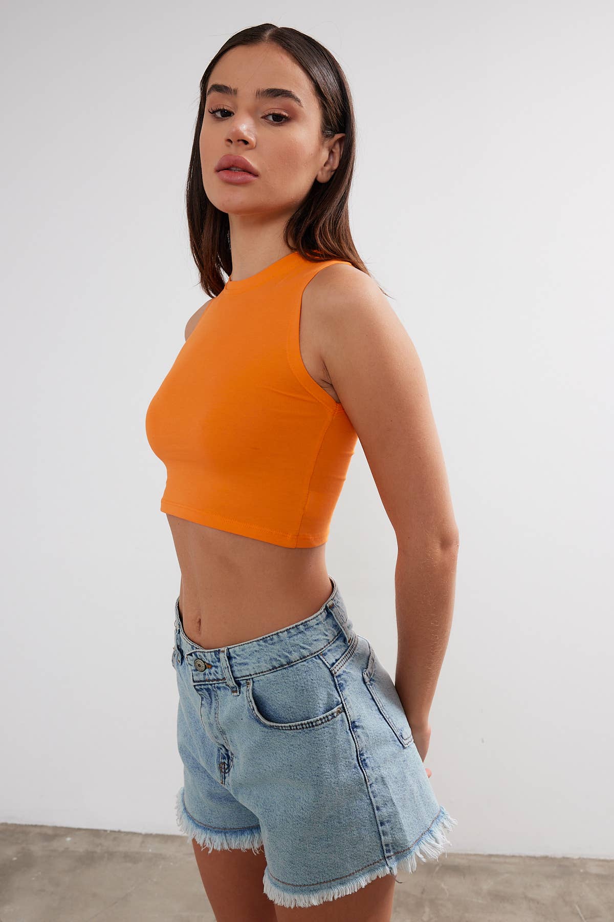 VAV NEW YORK - Venta al por mayor Camiseta sin mangas - Mujer - Top corto de algodón básico para mujer con cuello redondo8