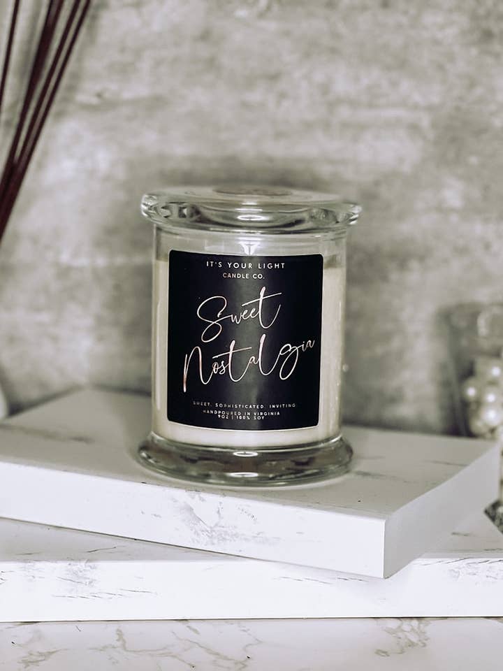 Candela Sweet Nostalgia per la vendita all'ingrosso da parte di It’s Your Light Candle Co.