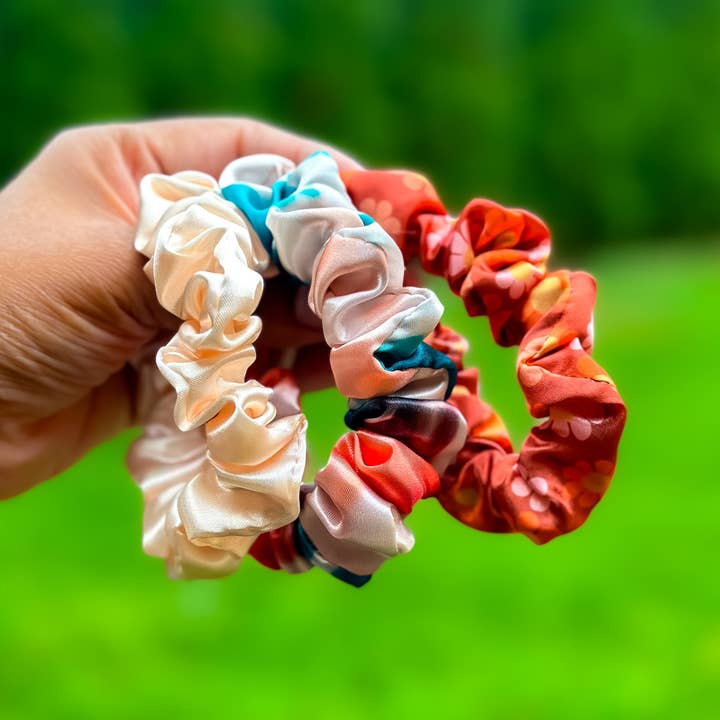 Chouchous en satin pour la vente par Luna + Liyah