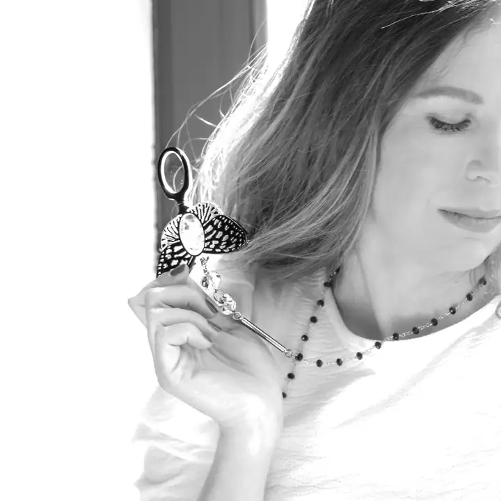 Schwarz Royal Black Butterfly Brillenanhänger für den Großhandel auf Faire6