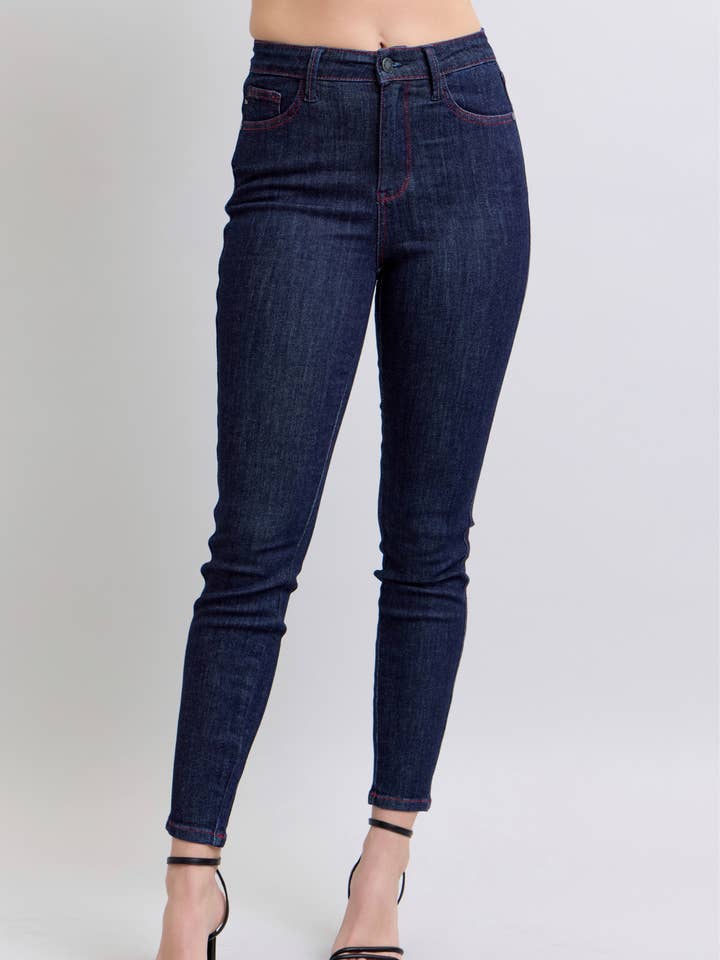 Poches arrière en forme de cœur skinny HW pour la vente par Judy Blue Jeans