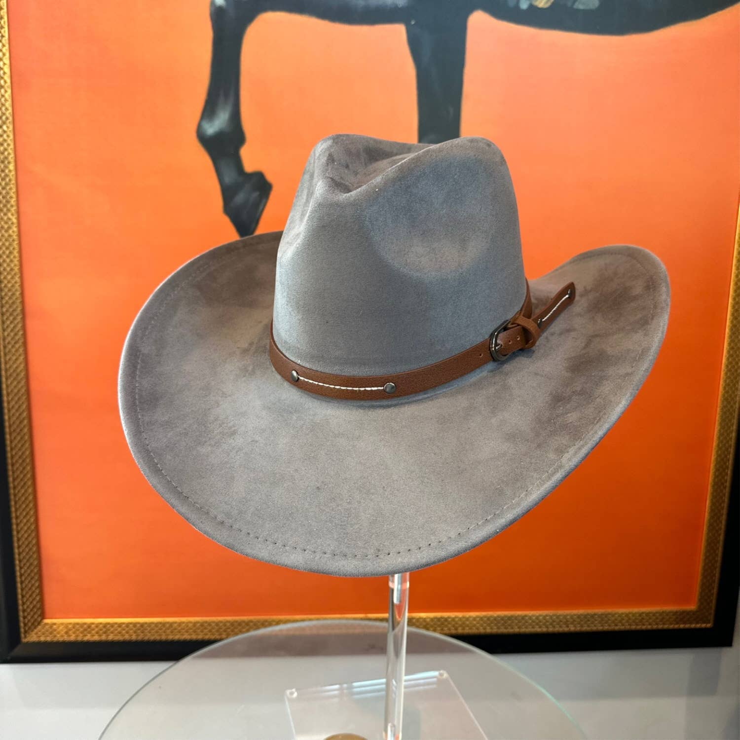 Bella Betty - Vente Chapeau de cowboy – femme - Chapeau de cowboy en daim végétalien à bord rigide avec ceinture en cuir1