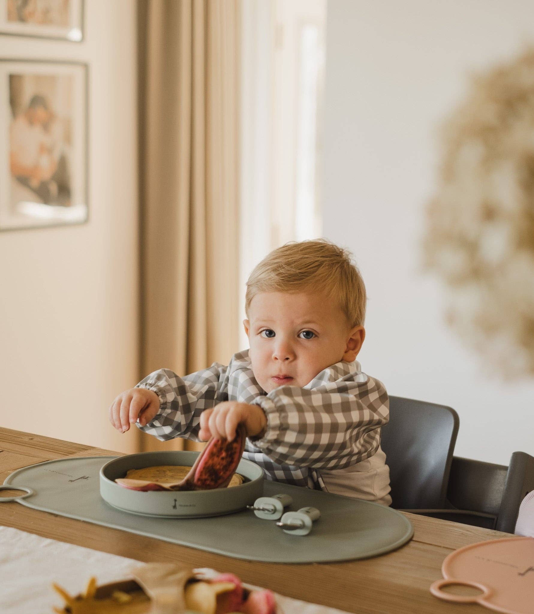 Micasso & Co - Wholesale Apron - Kids - Long-sleeve bib with integrated pocket17