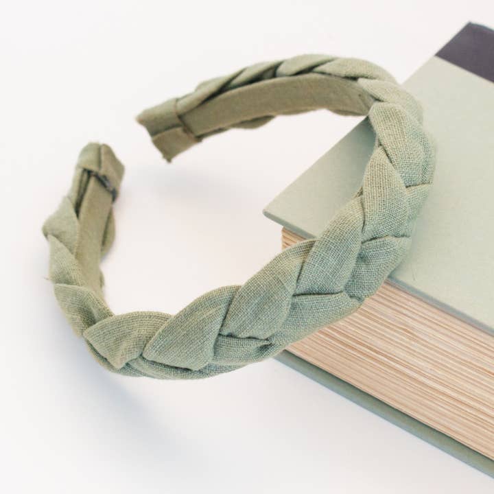 Diadema trenzada de lino color salvia para venta al por mayor de Fablebands