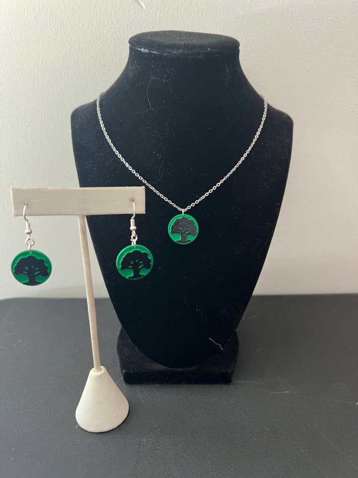 Boucles d'oreilles Forest Mana, Game Shop, Magic The Gathering pour la vente par Elby Designs