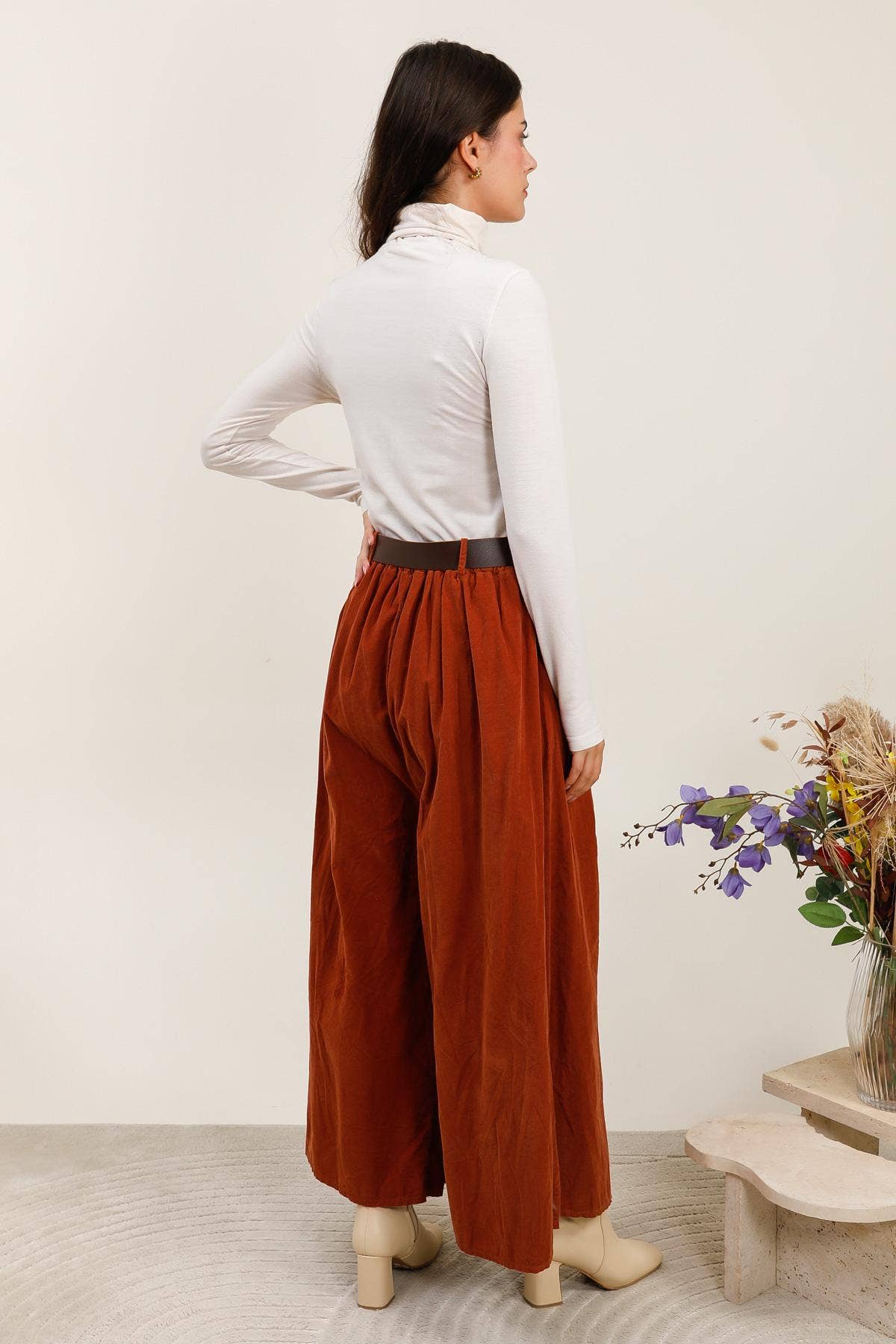 LÉA & LUC - Wholesale Pants - Women's - Cotton velvet trousers with belt REF. 365225