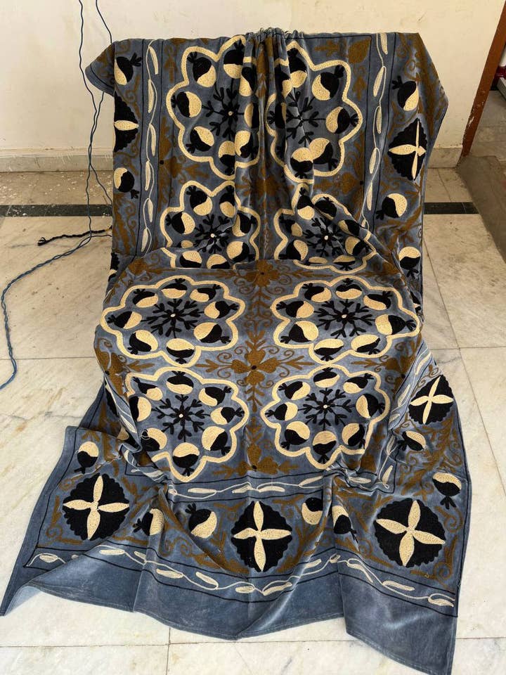 Colcha de Diseño Floral de Terciopelo Bordado a Mano Manta Decorativa para venta al por mayor de GYPSY STUDIO