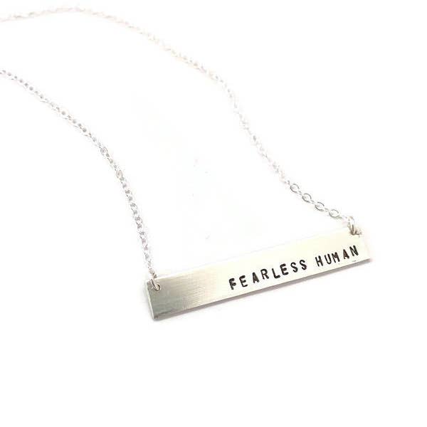 Collier barre estampillée féministe Doré Fearless Human pour la vente par Lux + Luca Jewelry Co.