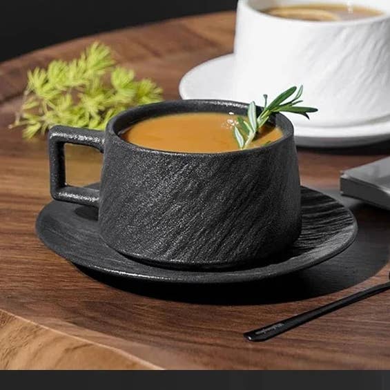 Tazza da caffè in ceramica con piattino per la vendita all'ingrosso da parte di BRECK + FOX