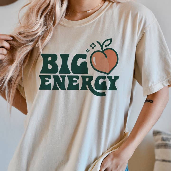 Big Peach Energy Shirt voor wholesale door femfetti