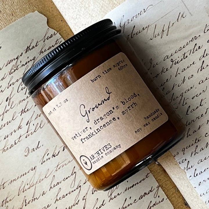Jord | Vetiver + Drageblod + Frankincense + Myrra for engroshandel hos Archives Candle Company