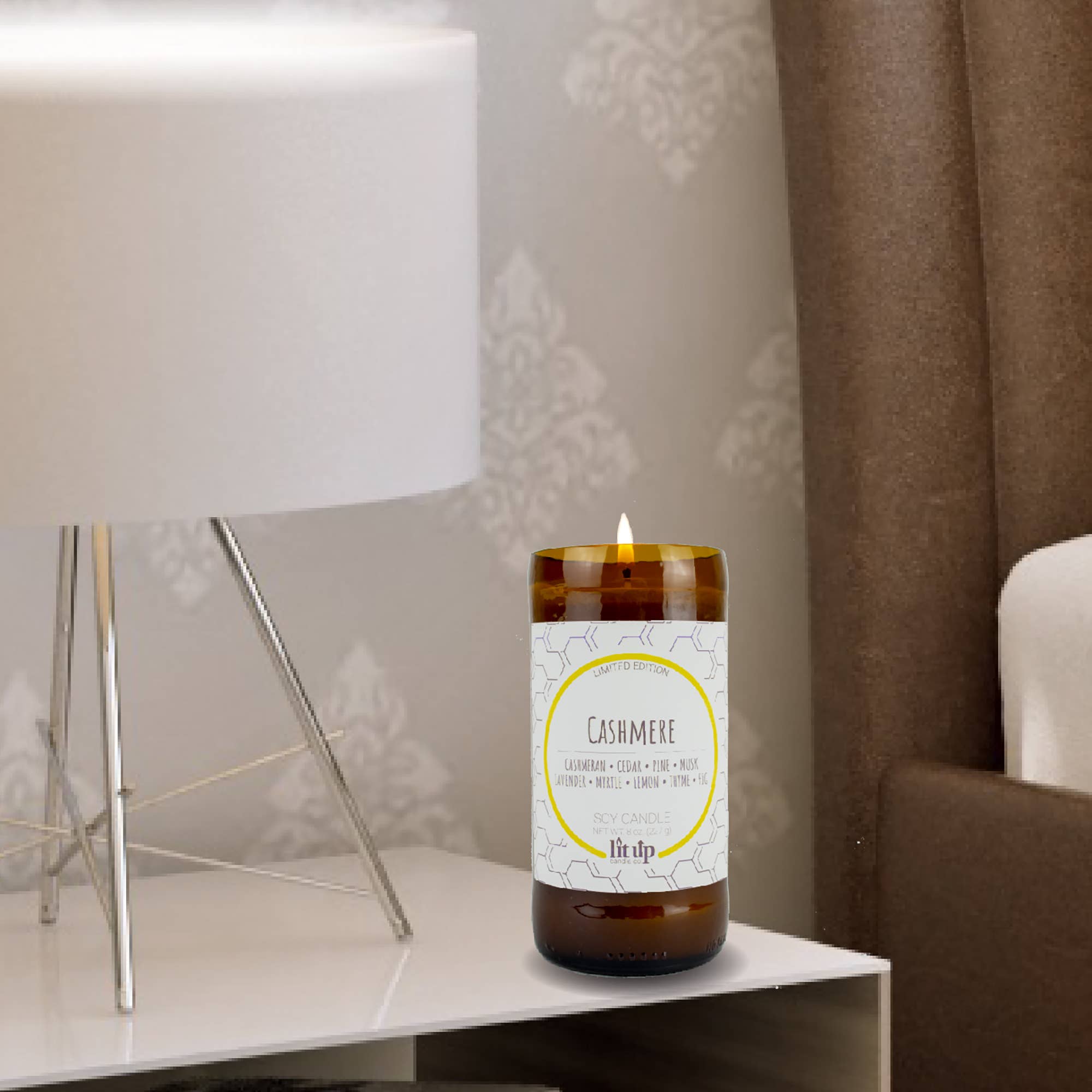 Lit Up Candle Co. – wholesale Burkljus – Cashmere doftande 8 oz. sojaljus i ölflaskor3