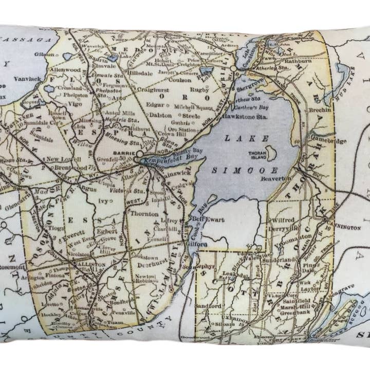 Coussin carte vintage du lac Simcoe pour la vente par Vintage Map Co.