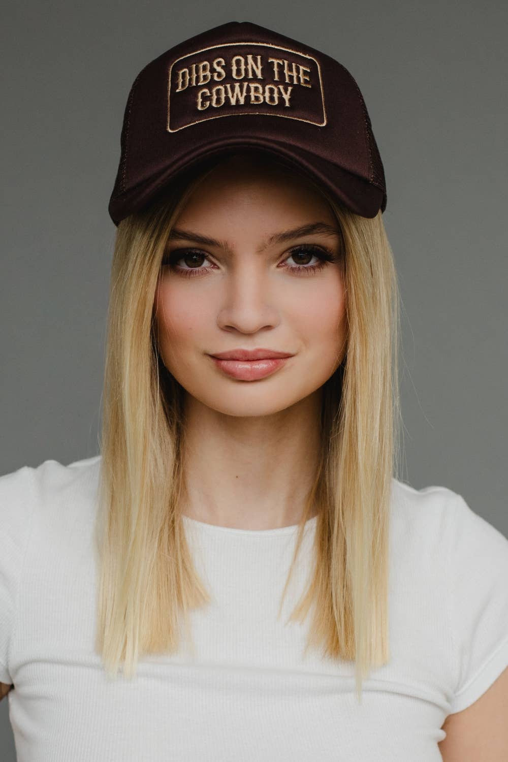 Panache Apparel Co. - Venta al por mayor Gorra trucker - Mujer - Brown se queda con el sombrero vaquero tipo camionero.1