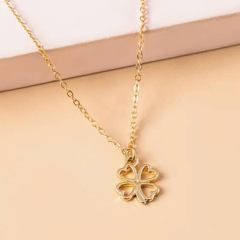 Kate Tuesday Jewelry - Vente Colliers à pendentif - Collier Shamrock Dainty en or1