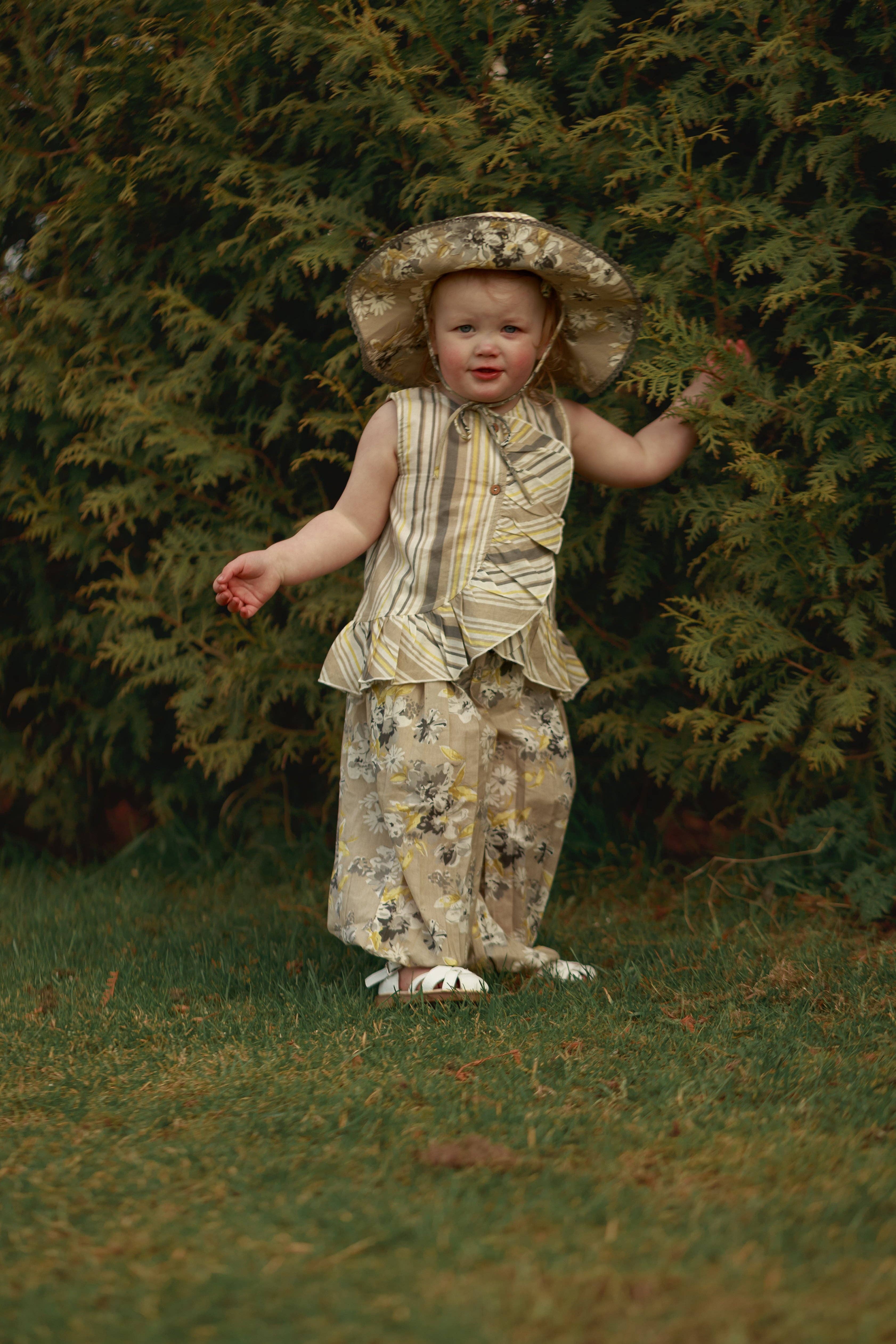 Yo Baby - Wholesale Top & Pant Set - Kids - Kids Brown Floral Top & Striped Pants with Printed Ruffle Design10