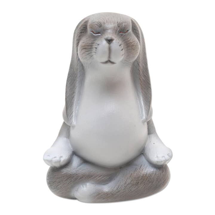 Novica Yoga-Statuette aus Holz, handgefertigt für den Großhandel von NOVICA