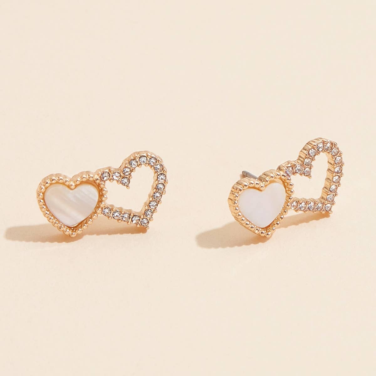 Frem - Wholesale Stud/Post Earrings - Linked Hearts Shell Stud Earrings0