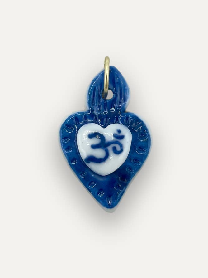 Charm - Coração Sagrado Om Azul pendente em Porcelana por atacado de Tiké Jewels