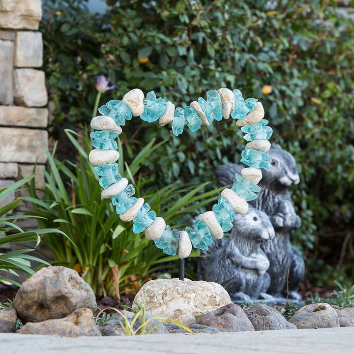 Garden Age Supply - Vente Bibelots/décorations d'extérieur - Cœur en verre et en pierre sur le rocher1