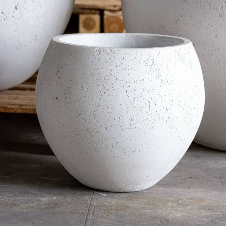Jobu Home – wholesale Plant pot – Orbello | White Mist – 110cm XXL Concrete Sphere Planter – 686L Round Plant Pot2