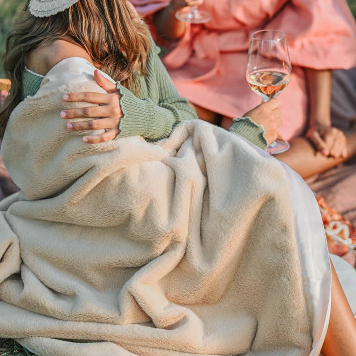 Little Giraffe - Wholesale Throw Blanket - Luxe™ Vineyard Throw10