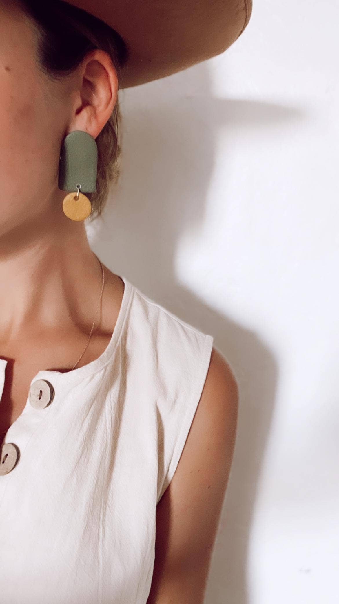 Terra•Cotta - Vente Boucles d'oreilles pendantes - Les boucles d'oreilles Terra en olive et moutarde0