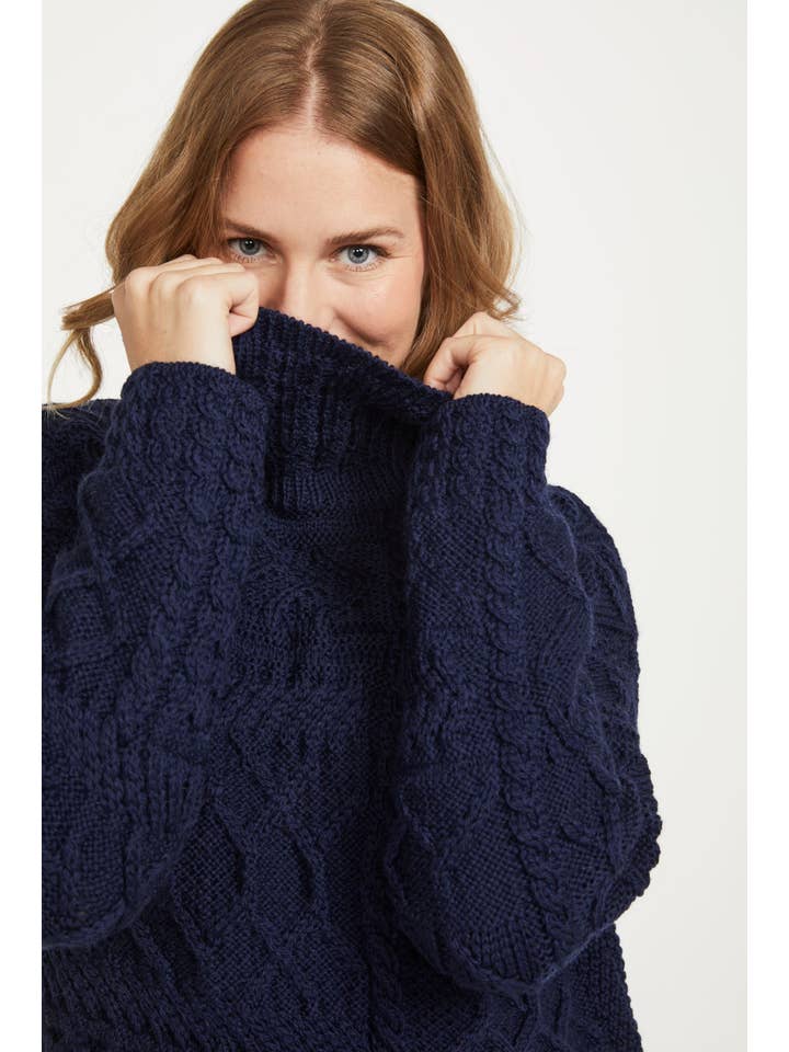 Aran Woollen Mills – Großhandel Strickpullover – Damen – Skellig Aran-Pullover für Damen in Übergröße, Marineblau3
