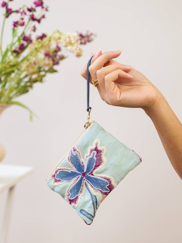 Mini-pochette brodée Enchanting Azure pour la vente par Ash & Rose